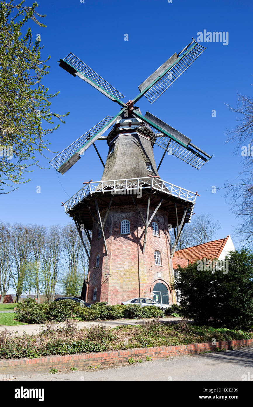 Johanna De Vrouw Windmühle an der Stadtmauer von Emden, Emden, Ostfriesland, Niedersachsen, Deutschland Stockfoto