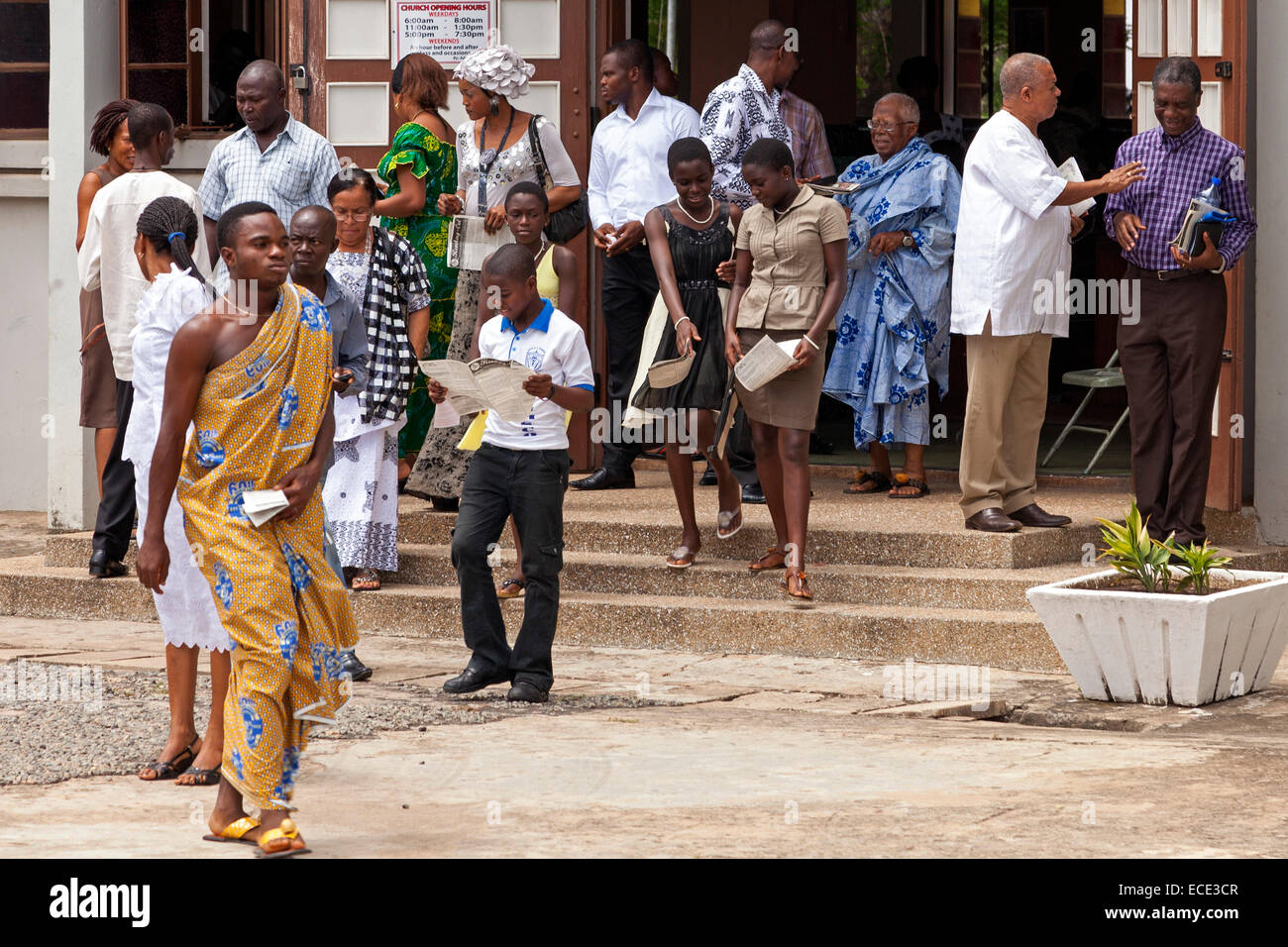 Gemeinde am Heiligen-Geist-Kathedrale, Adabraka, Accra, Ghana, Afrika Stockfoto