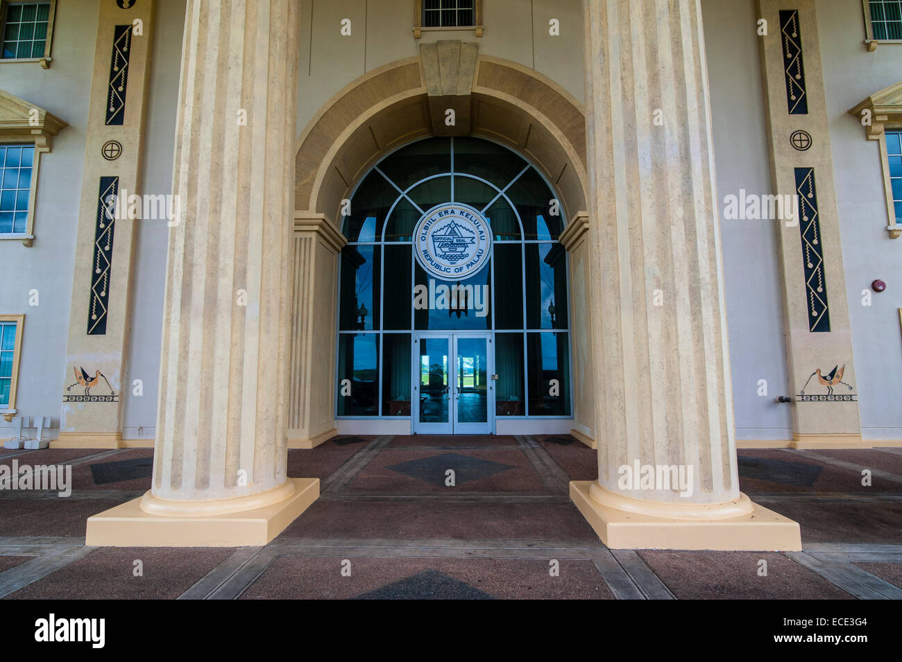 Eingang des Parlaments Gebäude von Palau, Babeldaob, Palau, Mikronesien Stockfoto