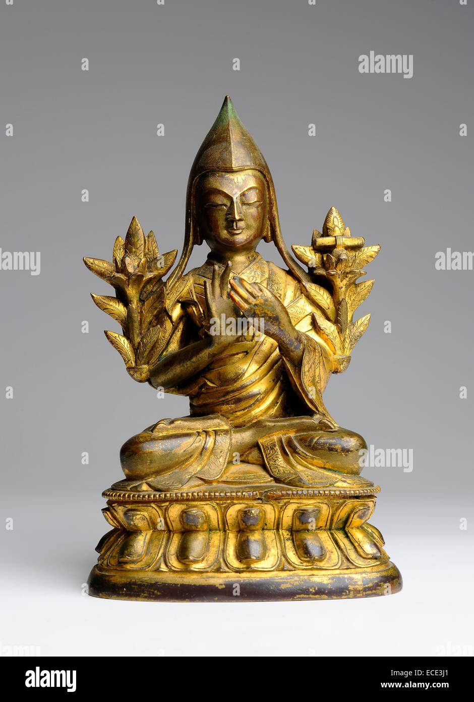 Antike Buddha Skulptur, Bronze, vergoldet, Lama Tsongkhapa aus Tibet Stockfoto
