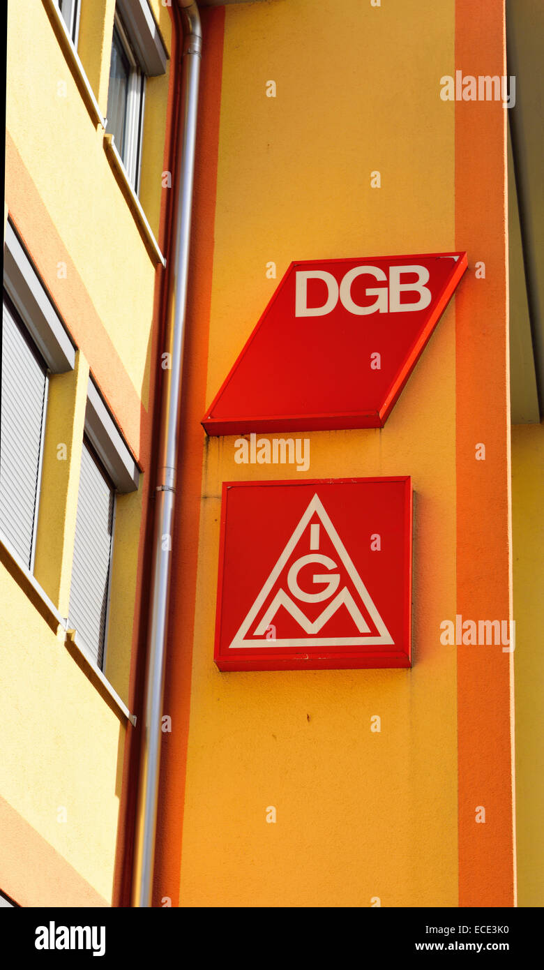 Gewerkschaft Bau mit dem Logo der IG Metall und Deutscher Gewerkschaftsbund, DGB, Rosenheim Stockfoto
