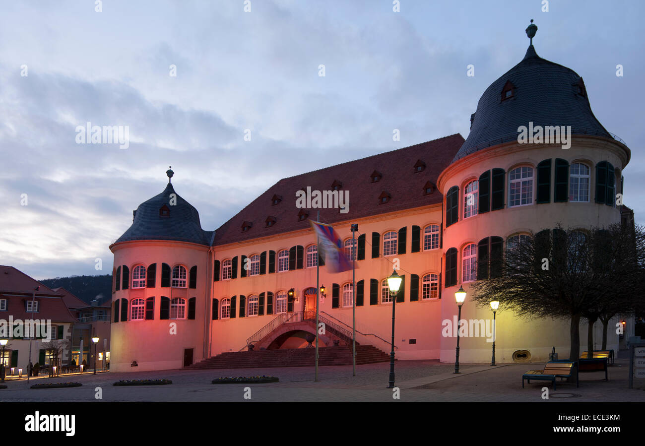 Bergzabern Palast, rosa beleuchtet, "Rosa Lichter" in die rosa Wochen, Bad Bergzabern, Südliche Weinstraße, Deutsche Weinstraße Stockfoto