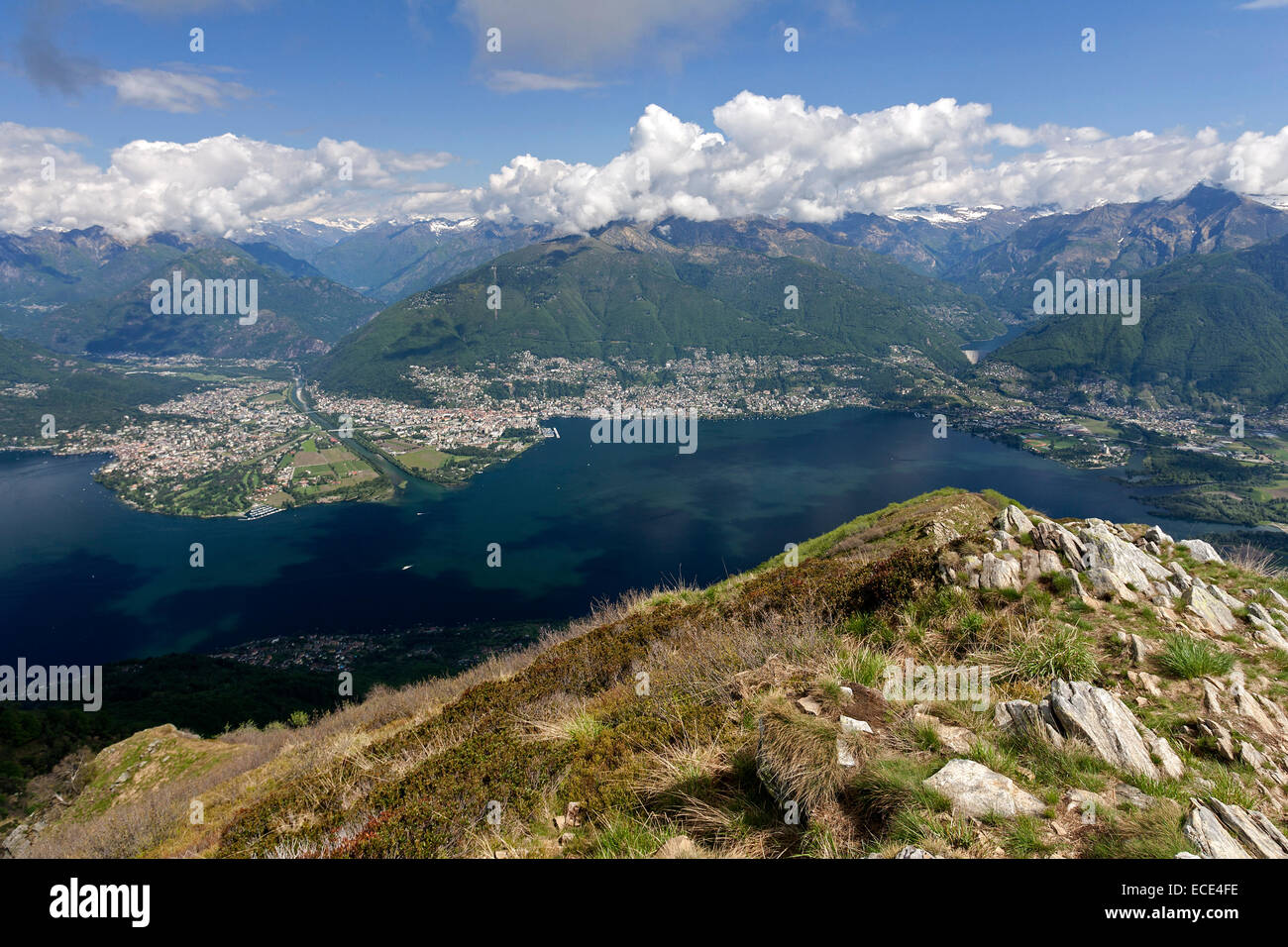 Blick auf Monte Gambarogno am Lago Maggiore, Tessiner Alpen, Ascona und Locarno, Kanton Tessin, Schweiz Stockfoto