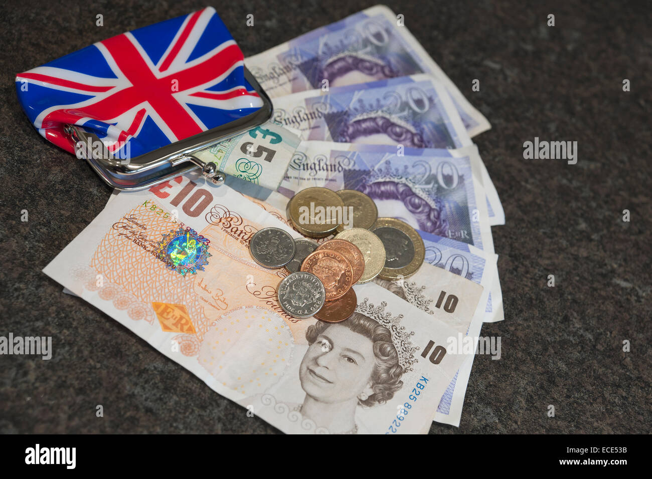 Nahaufnahme englischer britischer Geldscheine Bargeld Pfund Sterling und Geldbörse England Großbritannien Großbritannien Großbritannien Großbritannien Großbritannien Großbritannien Großbritannien Großbritannien Großbritannien Großbritannien Großbritannien Stockfoto