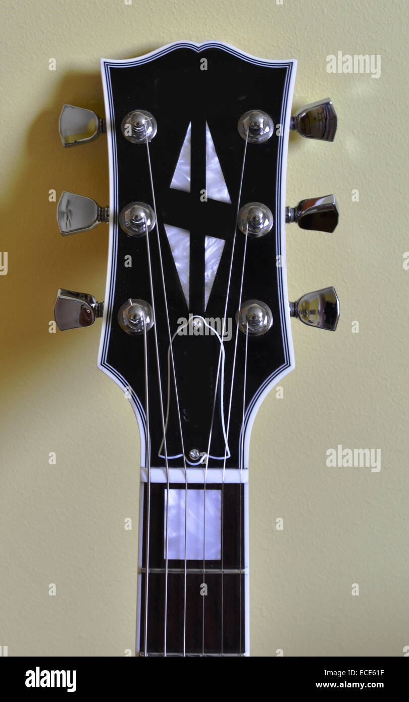 Mechaniken auf einer Gibson Les Paul Guitar Stockfotografie - Alamy