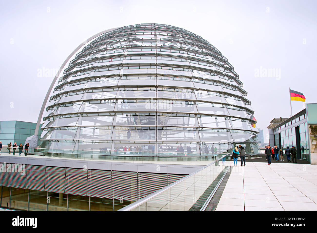 Menschen den Besuch der Reichstagskuppel in Berlin, Deutschland Stockfoto Menschen den Besuch der Reichstagskuppel in Berlin, Deutschland Stockfoto