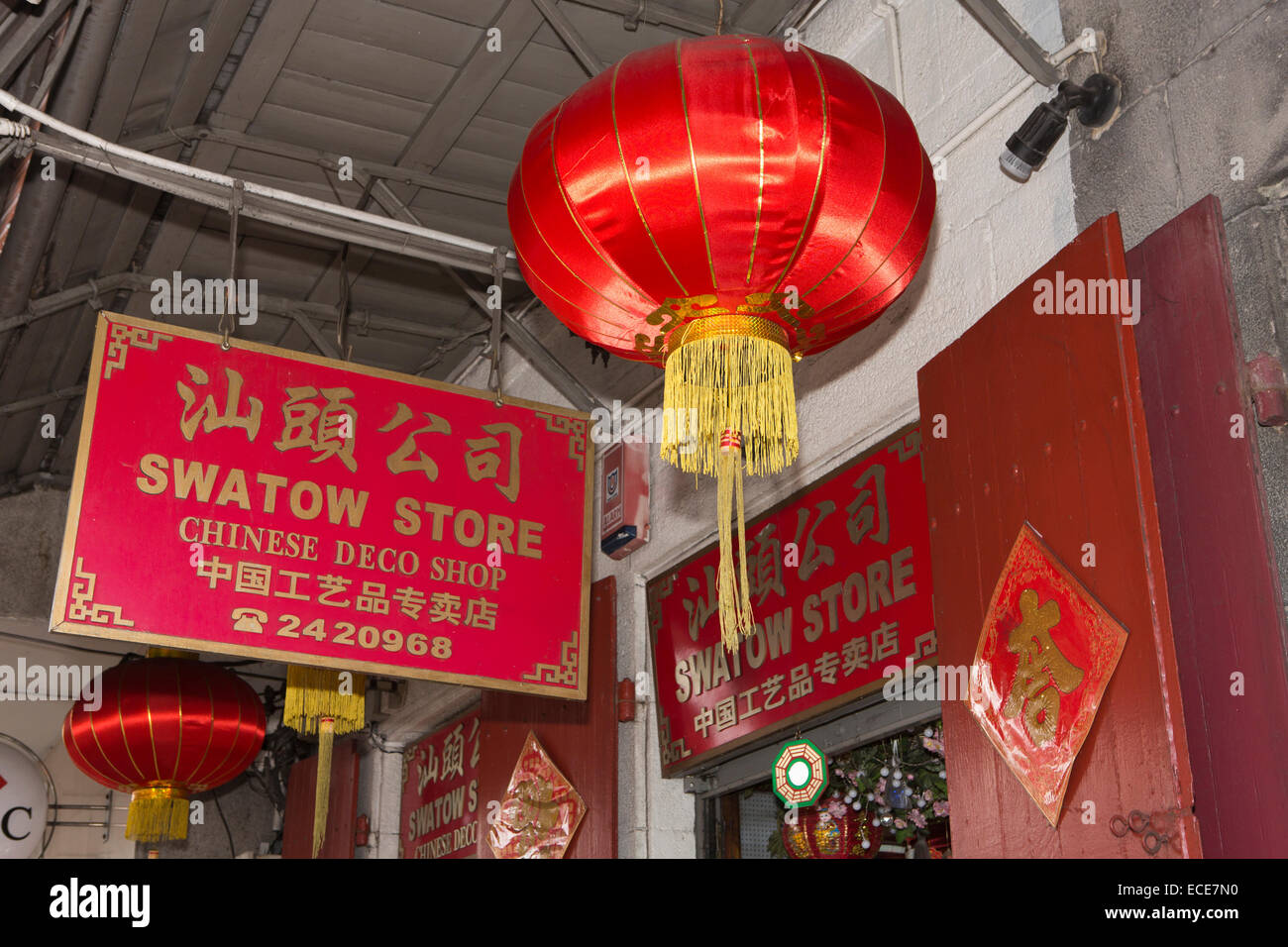 Rue Royale, Swatow Store Ladenschild in chinesischen Schriftzeichen, Chinatown, Port Louis, Mauritius Stockfoto