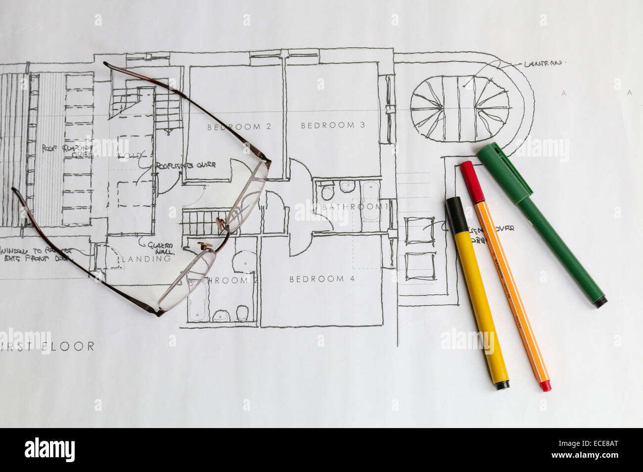 Hand gezeichnete Architekten Haus oder Immobilien-Pläne als Teil eines Renovierungsprojekts produziert. Stockfoto