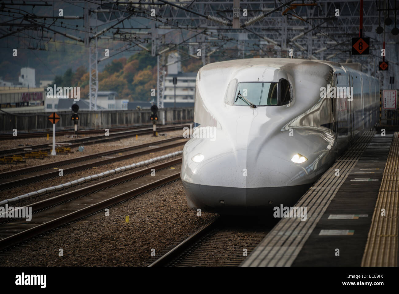 Japanischen Shinkansen, Hochgeschwindigkeitszug in Japan. Stockfoto