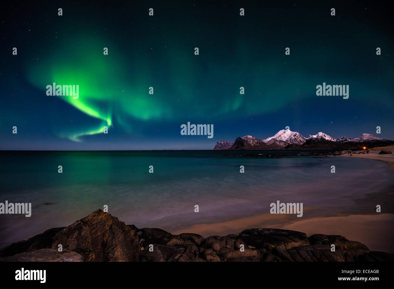 Norwegen, Lofoten-Inseln, Aurora borealis Stockfoto
