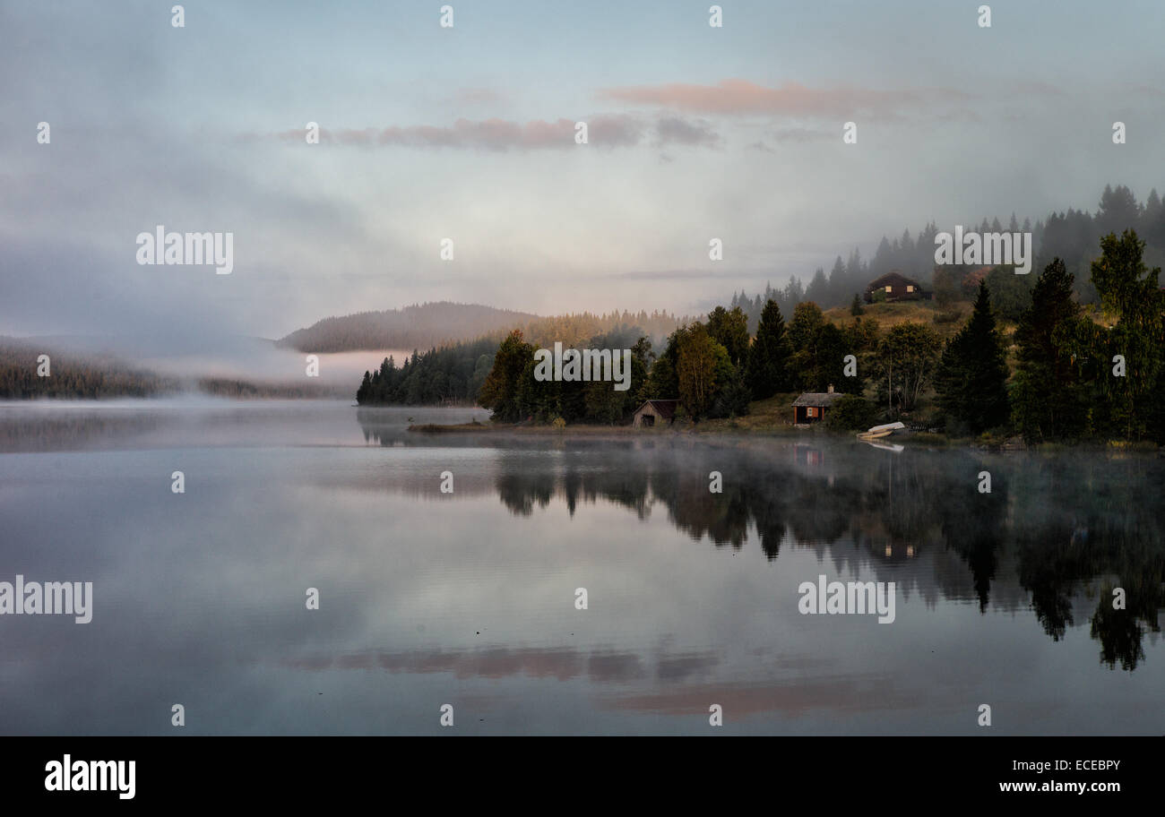 See Mylla in den frühen Morgenstunden, Jevnaker, Viken, Norwegen Stockfoto