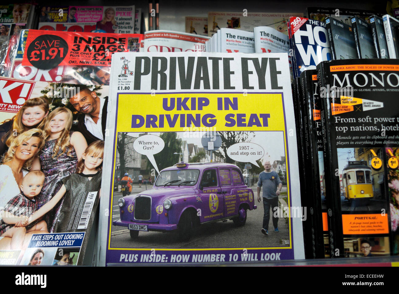UKIP-Magazincover auf dem Cover von Private Eye im Dezember 2014 auf einem Zeitungsregal in London, Großbritannien KATHY DEWITT Stockfoto