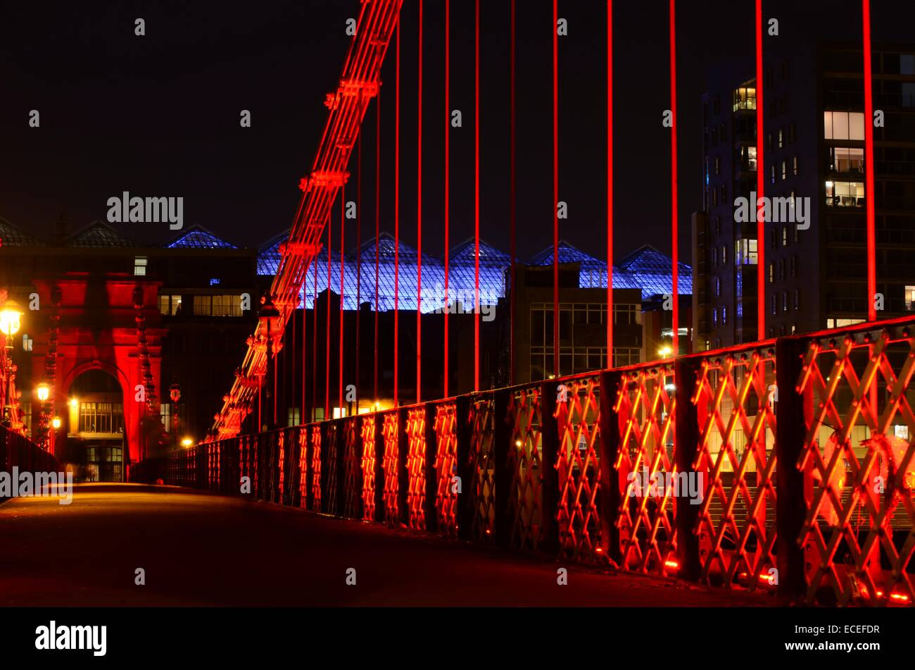 South Portland Street Hängebrücke in Glasgow, Schottland in der Nacht Stockfoto