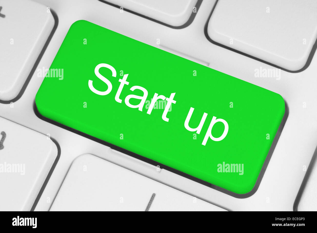Grüne starten Taste auf weiße Tastatur Stockfoto