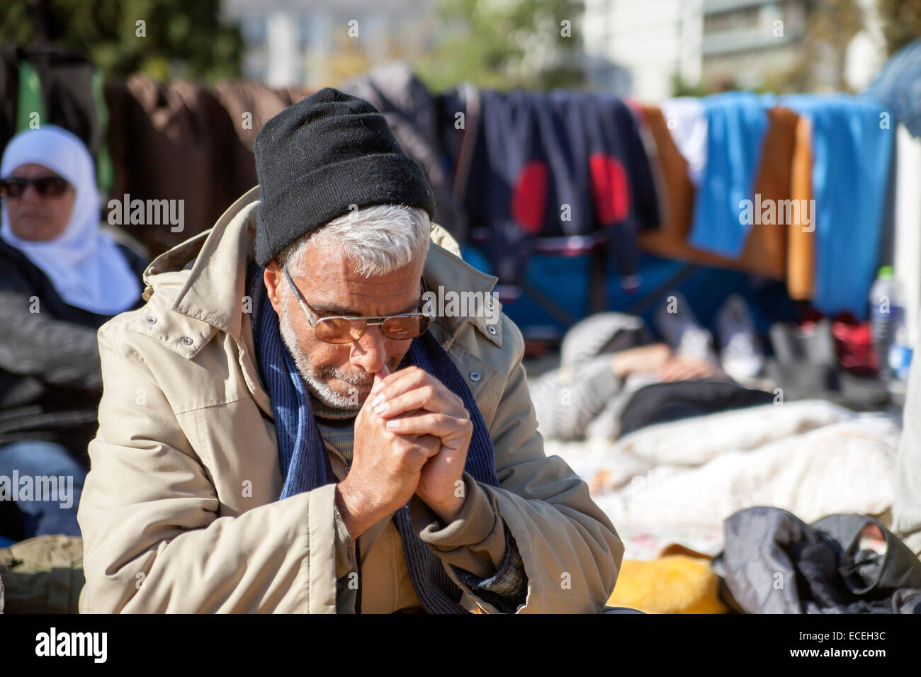 Syrische Flüchtlinge in Athen. Syrische Flüchtlinge für 16 Tage auf Asphalt. Nachfrage-Papiere von griechischen Regierung innerhalb Europas zu reisen. 04.12.2014 Stockfoto