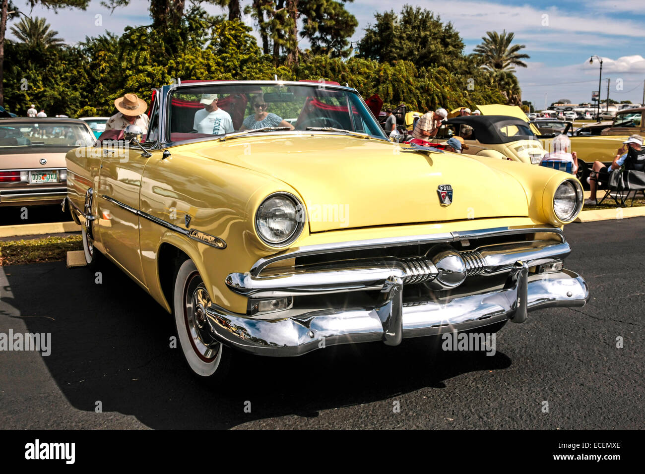 1954 Ford Customline Auto auf dem Display bei einer Oldtimer-Show in S. Florida Stockfoto