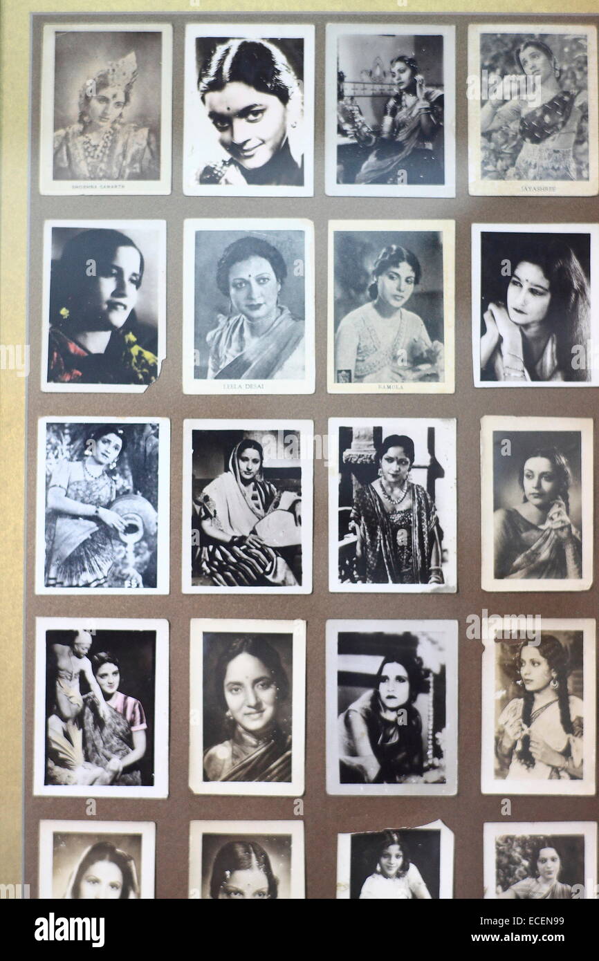 Mumbai, Indien. 14. November 2014. Porträts von Yester Jahr Bollywood Film Schauspielerinnen hängt an den Wänden der Film Heritage Foundation. © Subhash Sharma/ZUMA Wire/ZUMAPRESS.com/Alamy Live-Nachrichten Stockfoto