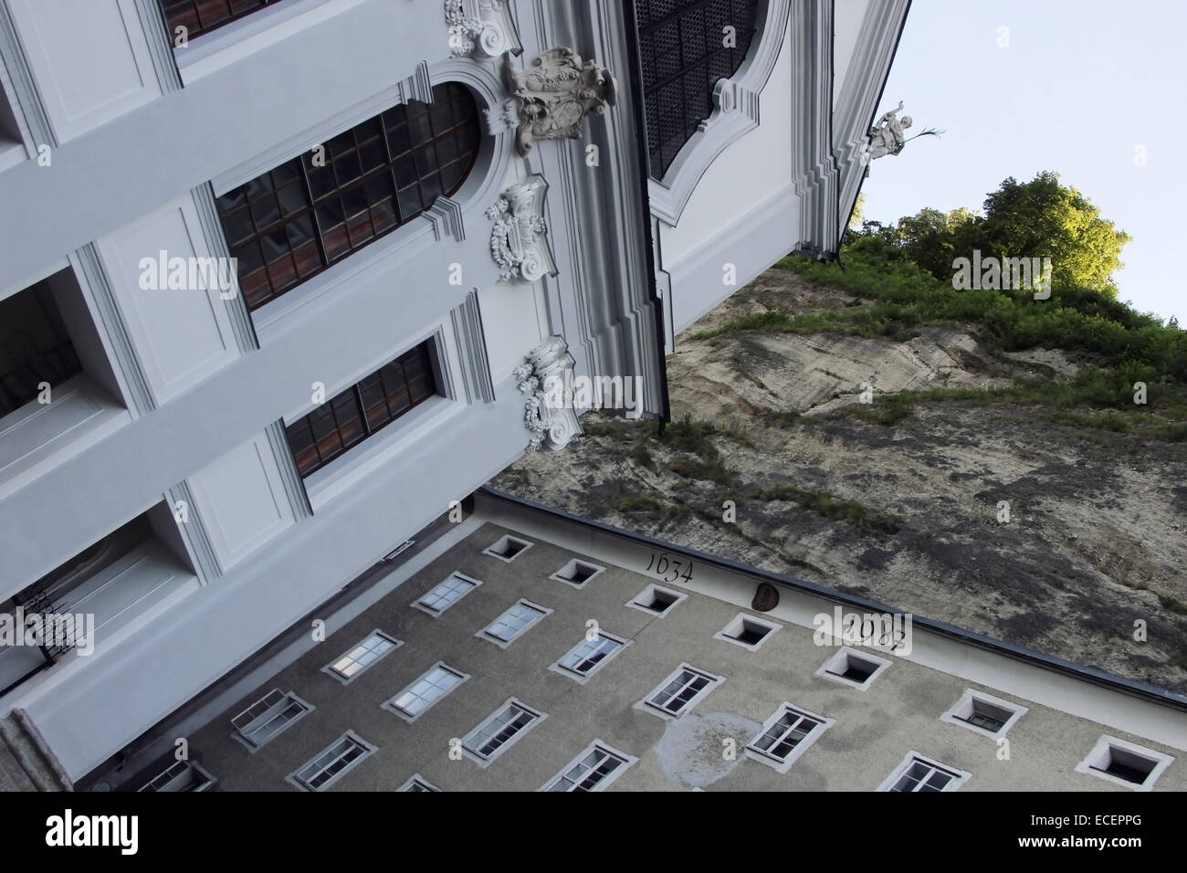 Charmantes Stadthaus gebaut auf einen Berg, Salzburg, Österreich Stockfoto