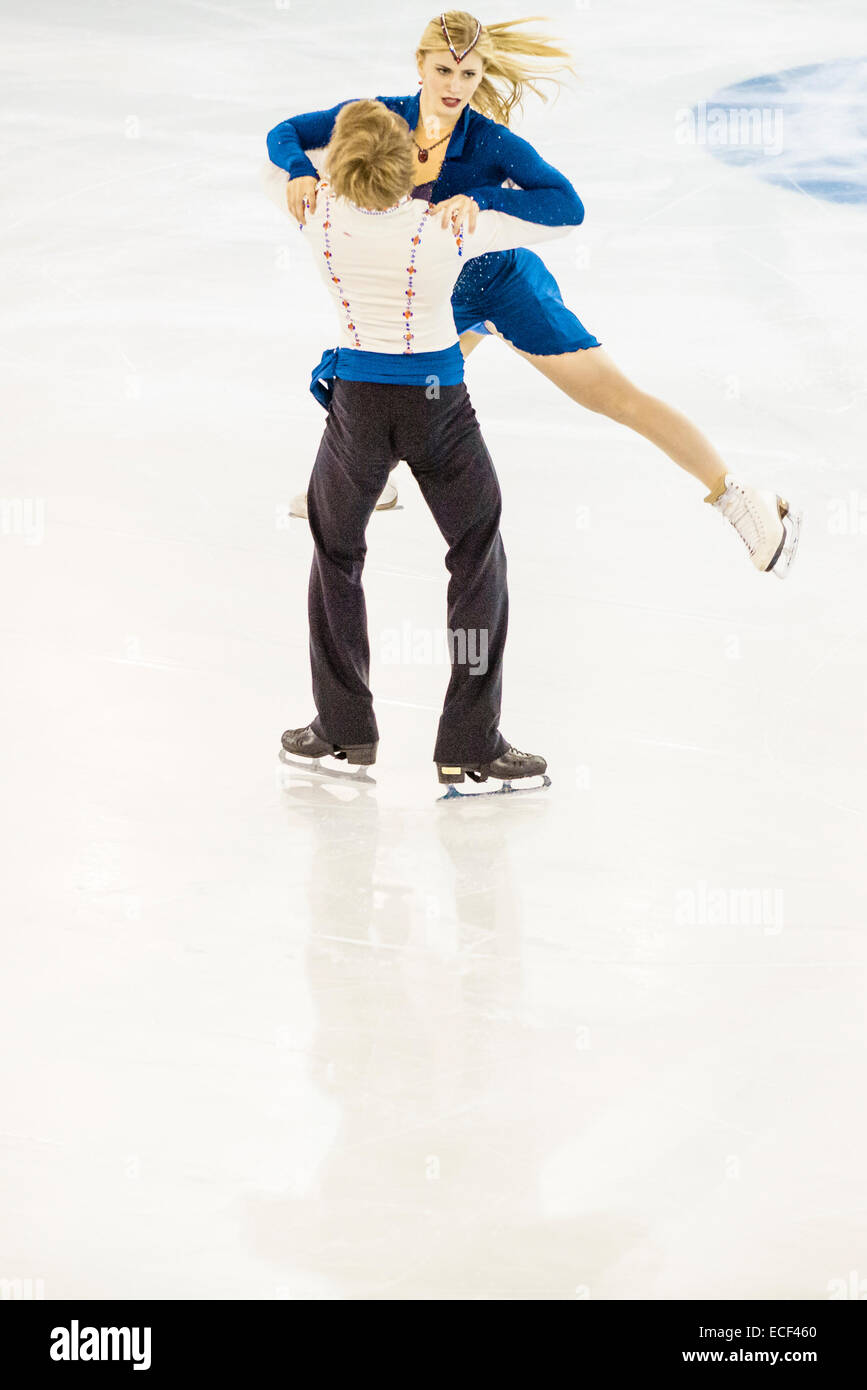 Mackenzie Bent / Garrett Mackeen (CAN) führen in der DANCE JUNIOR - Kür bei der ISU Grand Prix of Figure Skating Finale in Barcelona Stockfoto
