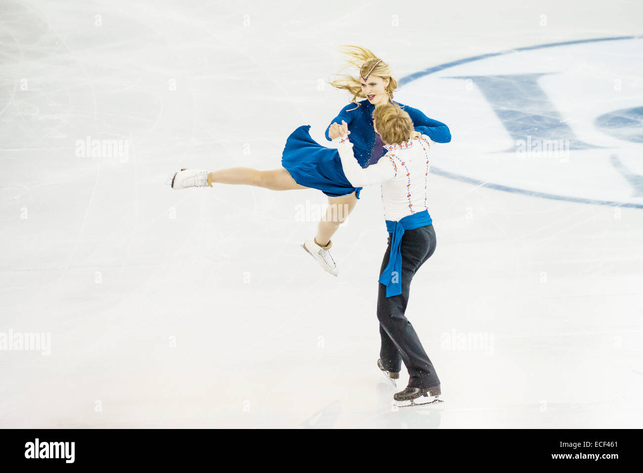 Mackenzie Bent / Garrett Mackeen (CAN) führen in der DANCE JUNIOR - Kür bei der ISU Grand Prix of Figure Skating Finale in Barcelona Stockfoto