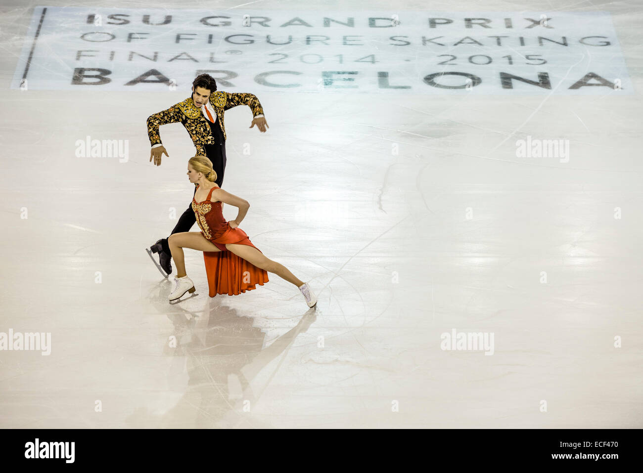 Kaitlyn Weaver / Andrew Poje (CAN) führen in der Tanz-SENIOR - Kurzprogramm bei der ISU Grand Prix of Figure Skating Finale in Barcelona Stockfoto
