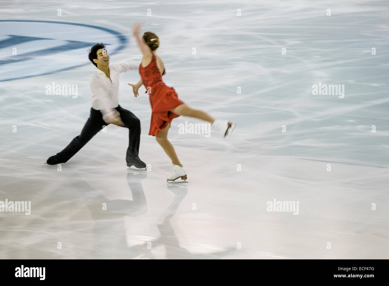 Madeline Edwards / Zhao Kai Pang (CAN) führen in der DANCE JUNIOR - Kür bei der ISU Grand Prix of Figure Skating Finale in Barcelona Stockfoto