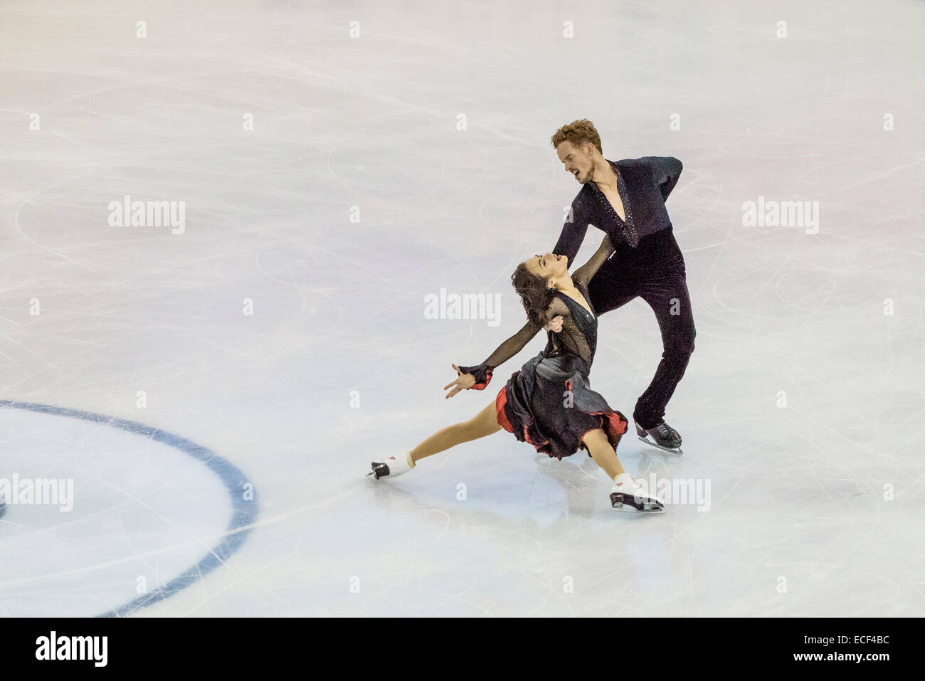 Madison Chock / Evan Bates (USA) führen in der Tanz-SENIOR - Kurzprogramm bei der ISU Grand Prix of Figure Skating Finale in Barcelona Stockfoto