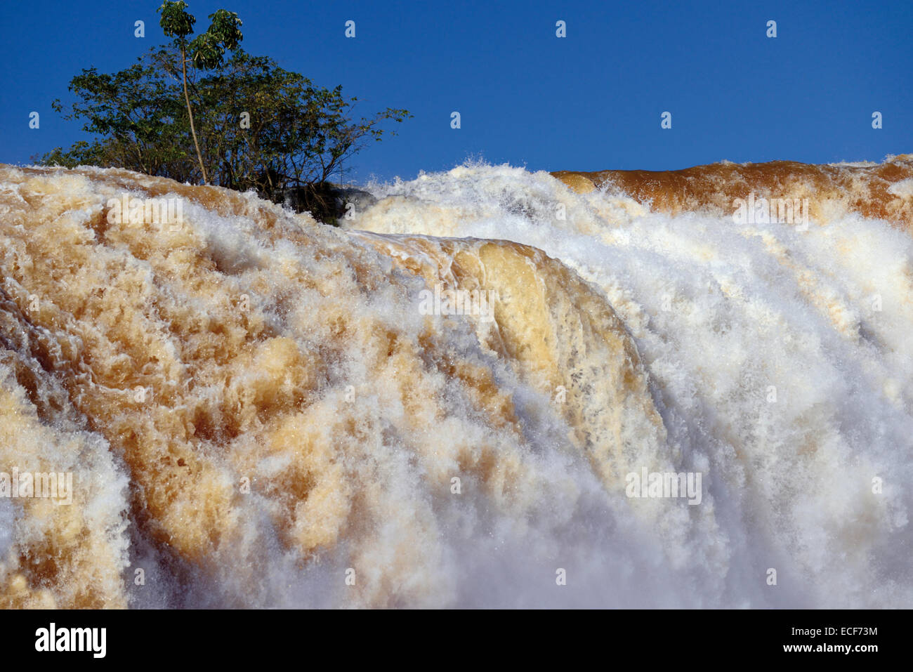 Brasilien, Paraná: Wasser Rekordniveau von Cataratas do Iguaçu im Iguazú Nationalpark in Foz Do Iguassu Stockfoto