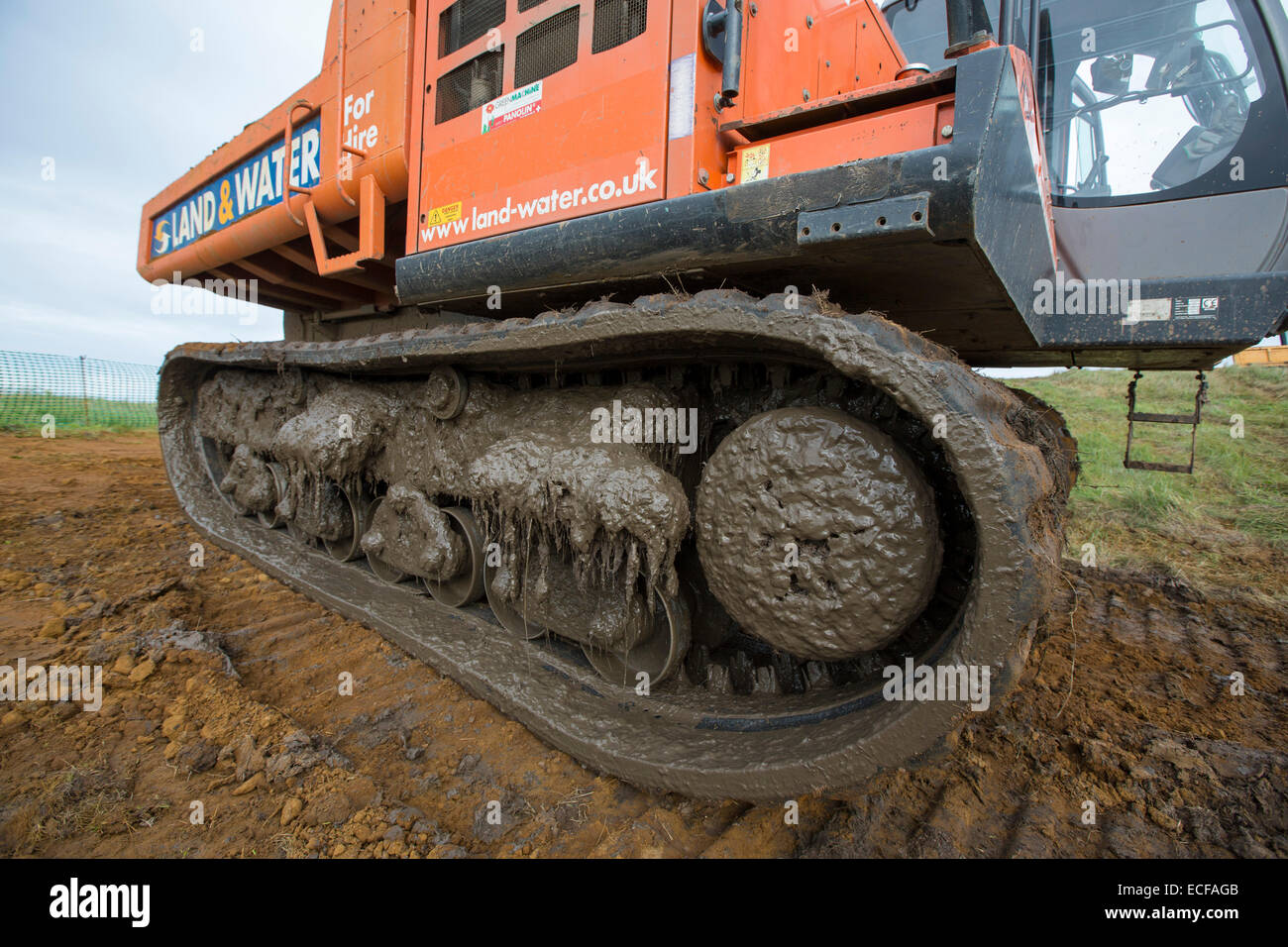 Reparatur von Schäden an den Küsten Küstenschutzes in Blakeney, Norfolk im Dezember 2013 Sturm Überspannungsschutz. Stockfoto