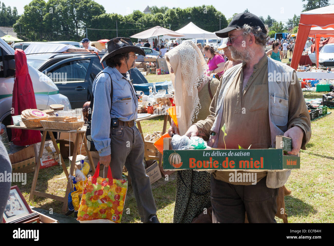 Francueil, Frankreich. brocant Bric-a-brac, Flohmarkt, Flohmarkt oder Flohmarkt im Dorf Stockfoto