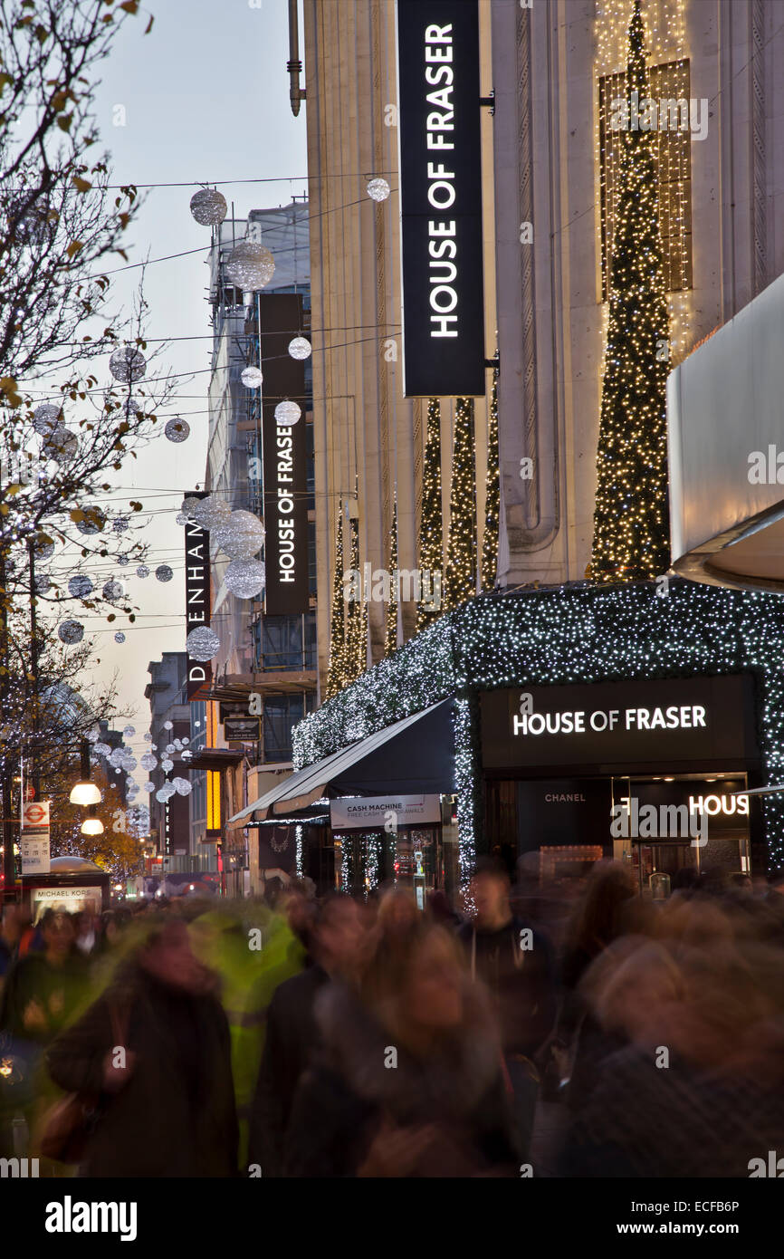 Weihnachts-Einkäufer auf der Oxford Street Stockfoto