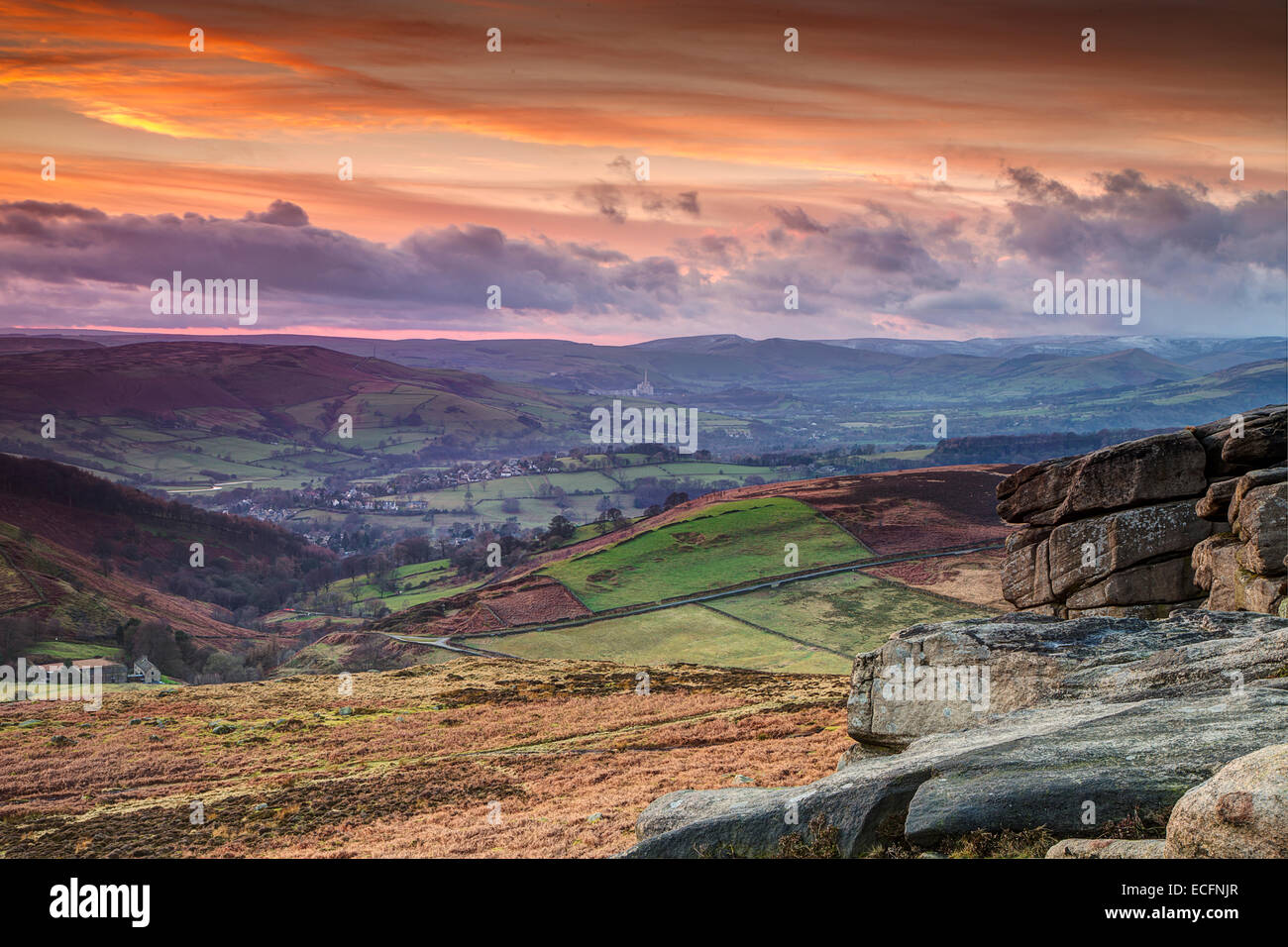 Sonnenuntergang von Ringinglow Top Blick über Hoffnung Tal, der Peak District, England uk Stockfoto
