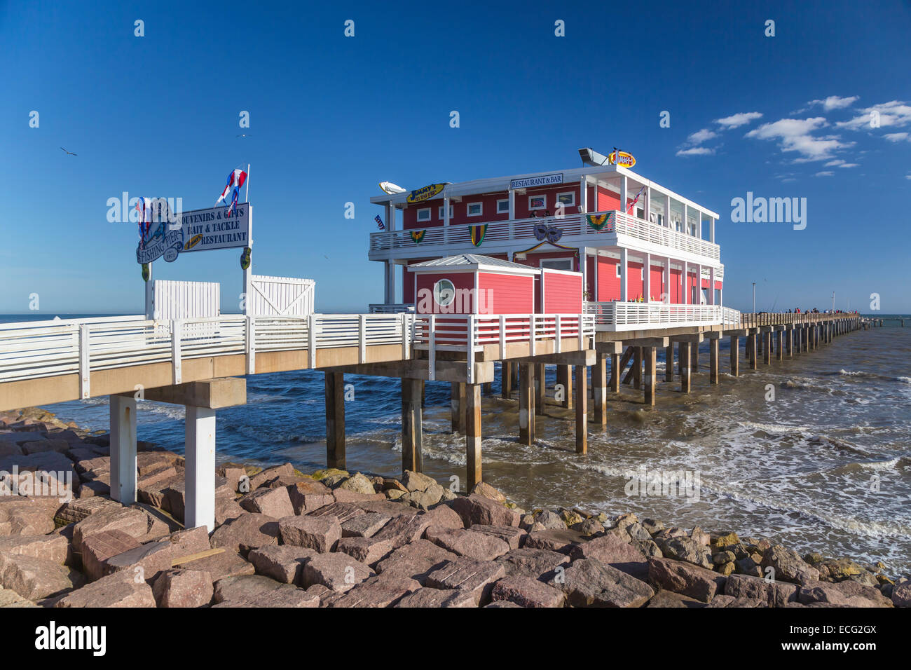 Ein Restaurant und eine Bar auf dem Galveston Fishing Pier am Golf von Mexiko, Galveston, Texas, USA. Stockfoto