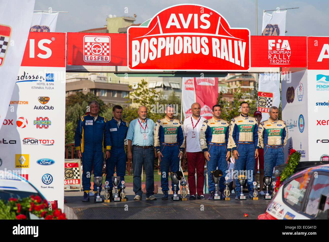 ISTANBUL Türkei 17. August 2014 Gewinner Podium Zeremonie Avis Bosporus Rallye Stockfoto