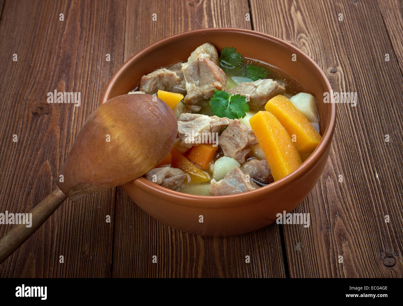 Cawl - Gericht Welsh. Wales-Speck oder Rindfleisch mit Kartoffeln, Schweden, Karotten und Rüben Stockfoto