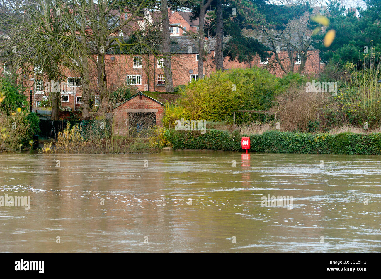 Shrewsbury, Shropshire, UK. 14. Dezember 2014. Den Fluss Severn platzt es Banken verursacht Überschwemmungen auf Teile der Stadt. Bildnachweis: Graham M. Lawrence/Alamy Live-Nachrichten. Stockfoto