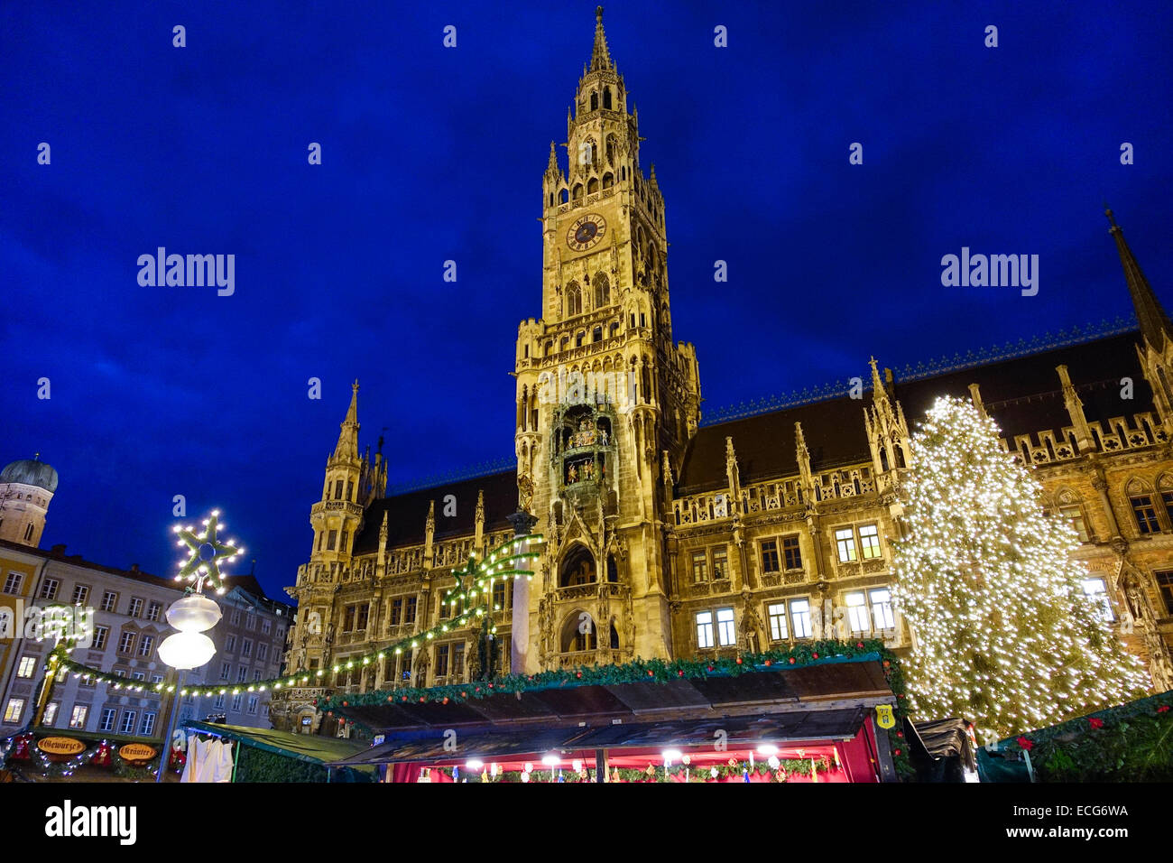 Weihnachtsmarkt am Marienplatz in München, Bayern Stockfoto