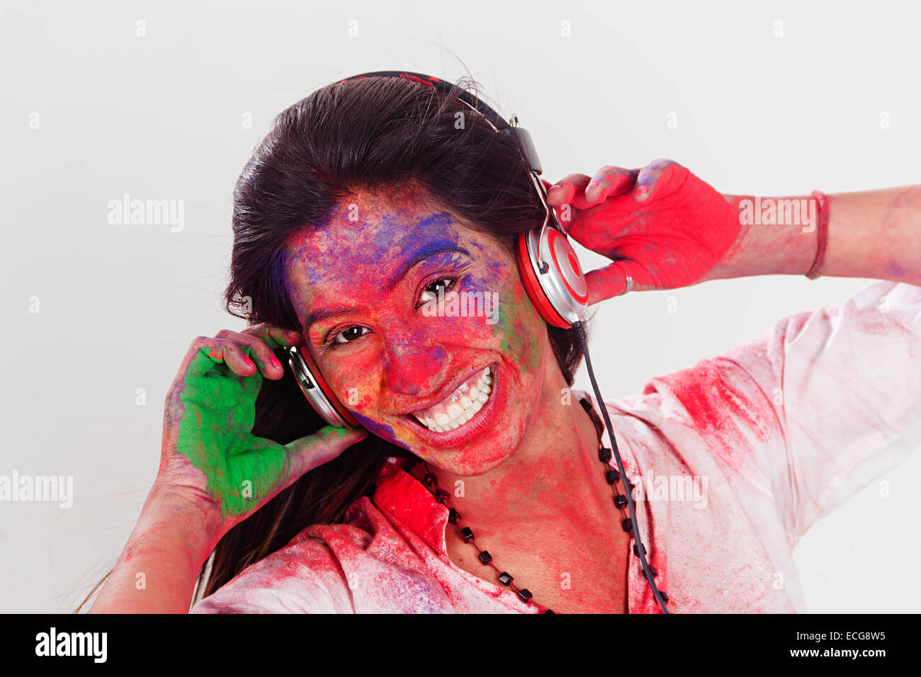 Inderin Holi Festival genießen Sie Musik hören Stockfoto