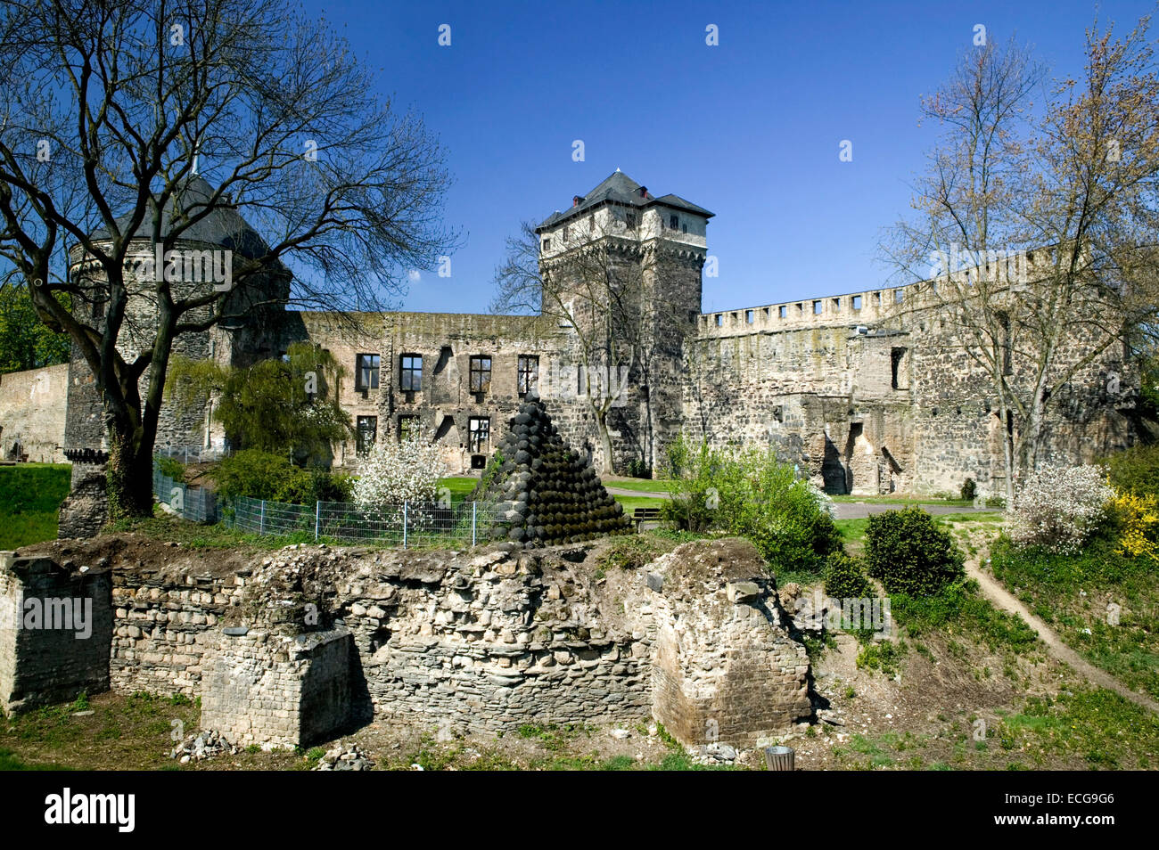 Alte Stadtmauer in Andernach, Rheinland-Pfalz, Deutschland, Europa, Alte Stadtbefestigungen in Andernach, Deutschland Stockfoto
