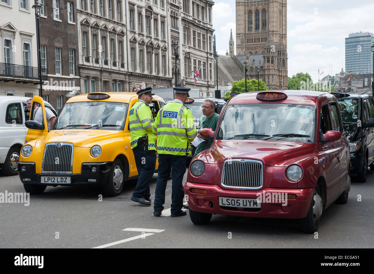 Taxifahrer mit einem Anti-Uber-Protest im Zentrum von London. Eine Reihe von Protest haben durch traditionelle Taxi-Service, die wütend über die mangelnde Regulierung der Kabine Firma Uber sind in ganz Europa statt.  Mitwirkende: Taxifahrer, Taxifahrer, Metropolitan P Stockfoto