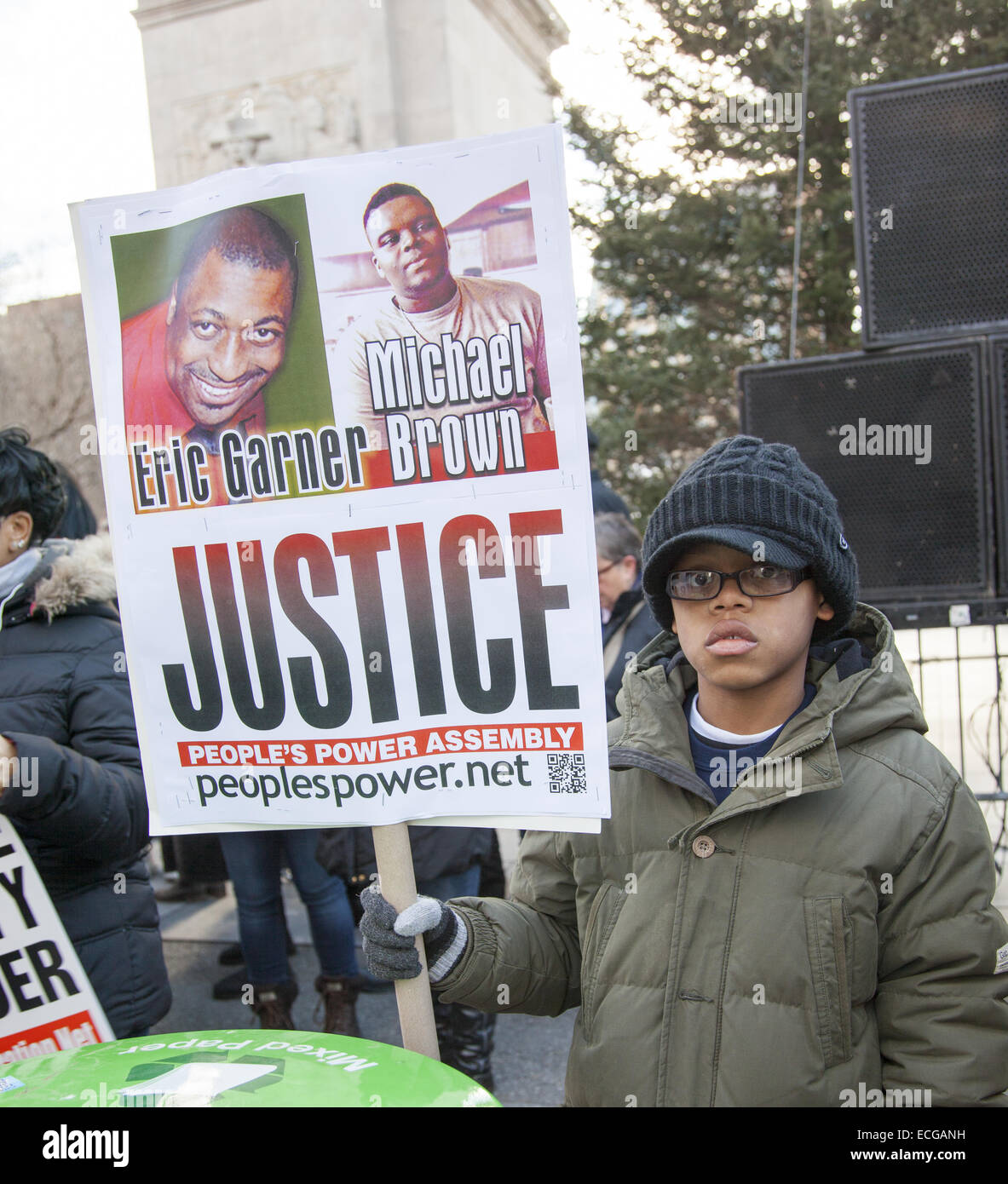 Ausgelöst durch die Grand Jury-Urteile in Ferguson und Eric Garner Mord in New York City, marschierten Tausende in NYC gegen Polizei rassische Vorspannung & die Tötungen von unbewaffneten schwarze Männer quer durch die USA. Stockfoto