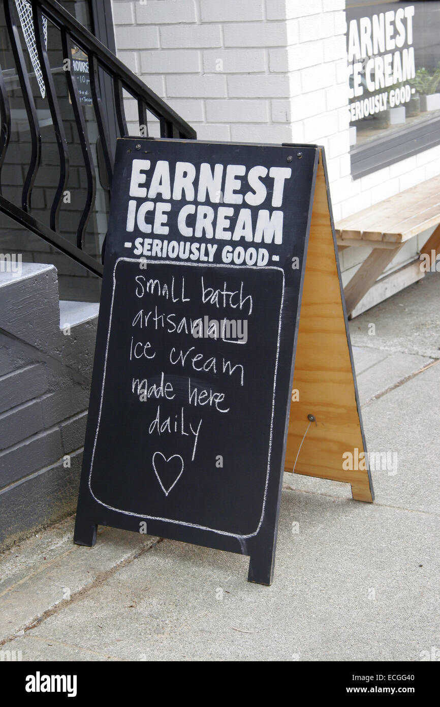 Earnest Eis Zeichen, Main Street, Vancouver, Britisch-Kolumbien, Kanada Stockfoto