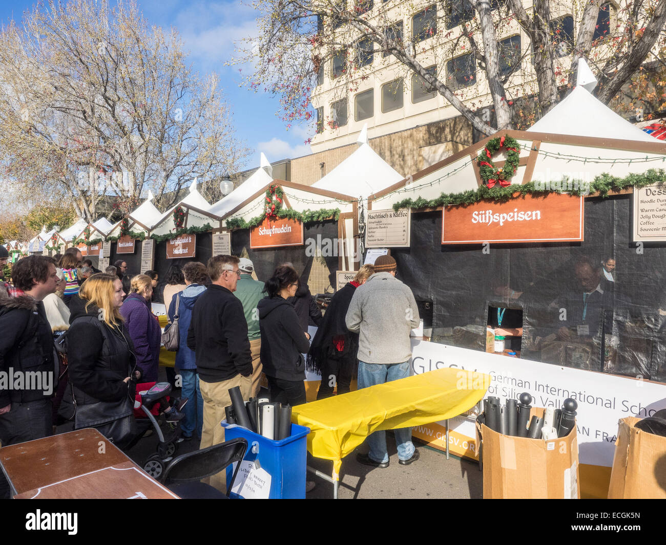 MOUNTAIN VIEW, CA/USA - Dezember 13: Deutsche Urlaubsmarkt in Downtown Mountain View am 13. Dezember 2014. Stockfoto