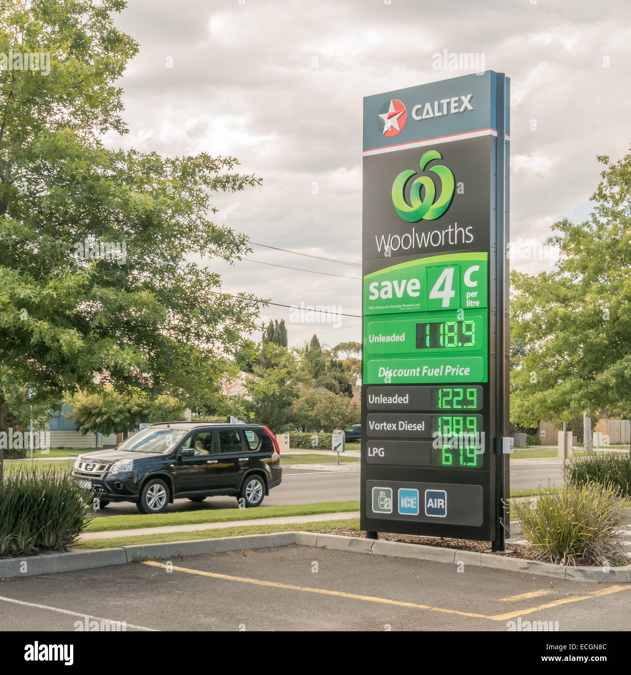 Brennstoff Preise Zeichen bei Caltex/Woolworts Marken-Service-station Stockfoto