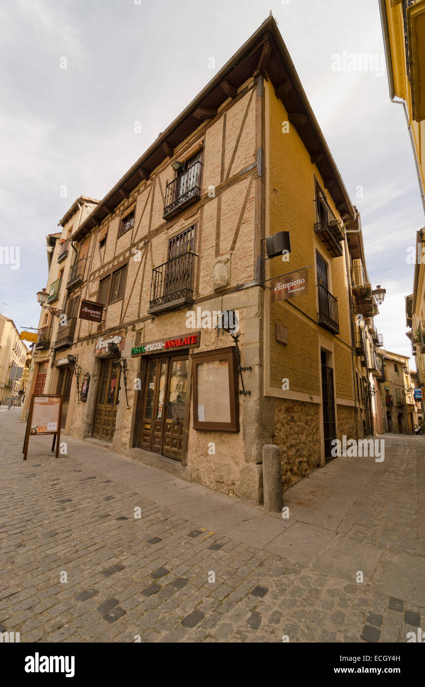 SEGOVIA, Spanien - 3. März 2013: ein traditionelles Restaurant in Segovia. Mit der nahe gelegenen Madrid Segovia ist ein beliebtes Ausflugsziel fo Stockfoto