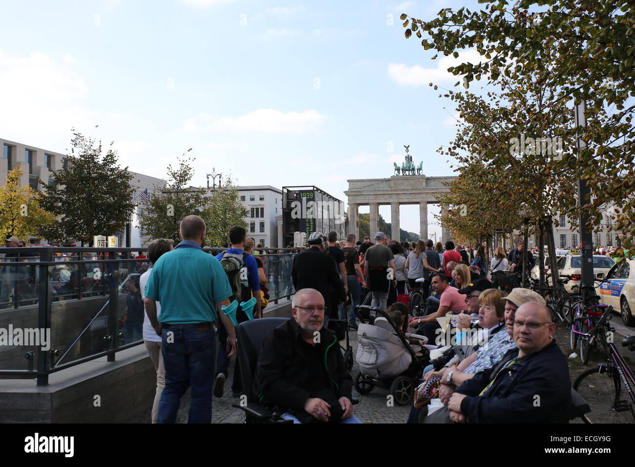 touristischen Wahrzeichen Brandenburger Tor Berlins ruhen Stockfoto
