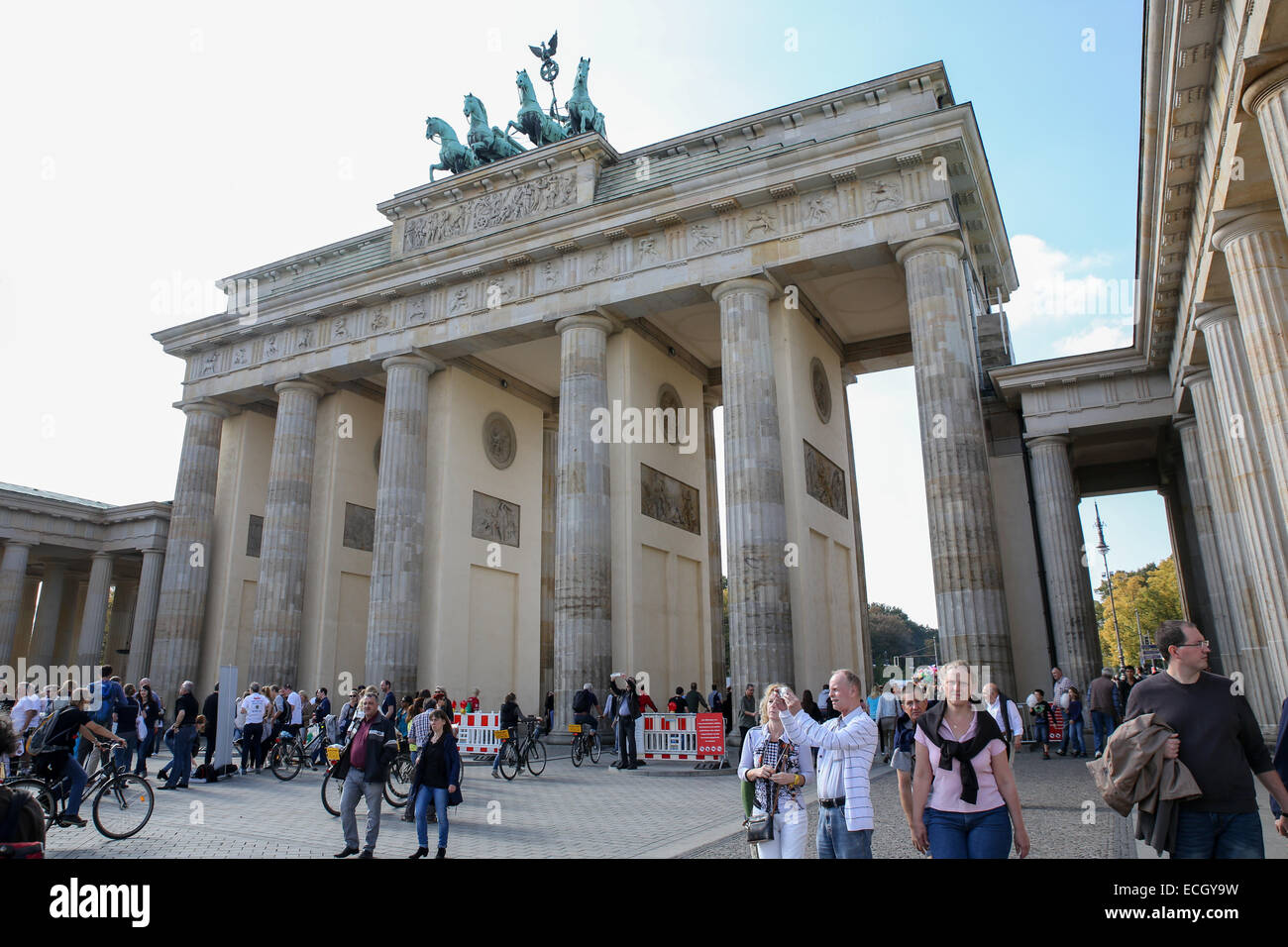 berühmten Berliner Wahrzeichen Brandenburger Tor Touristenattraktion Stockfoto
