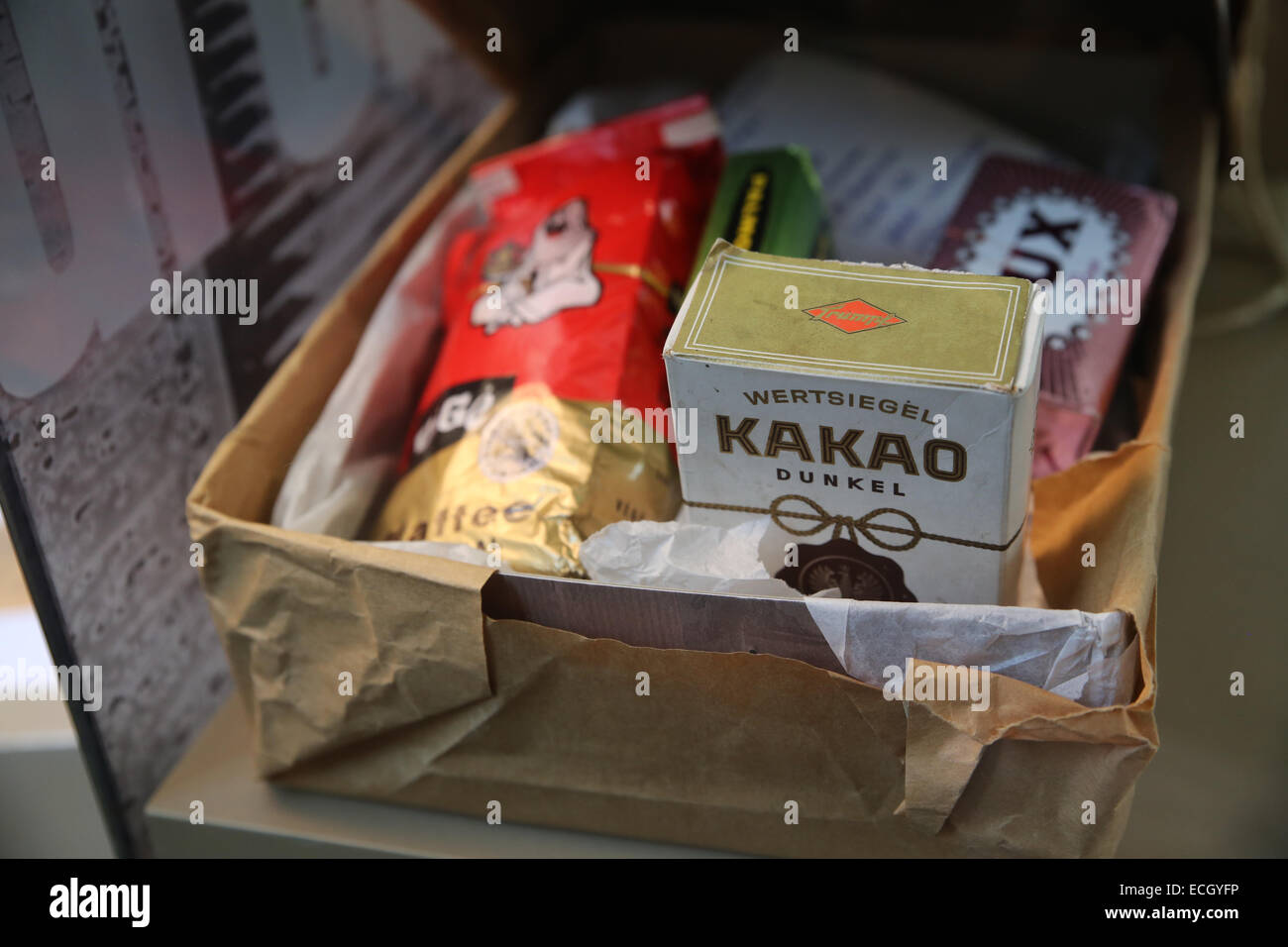 alten Geschenk Box Inhalt deutsche Berlin Palast der Träne museum Stockfoto