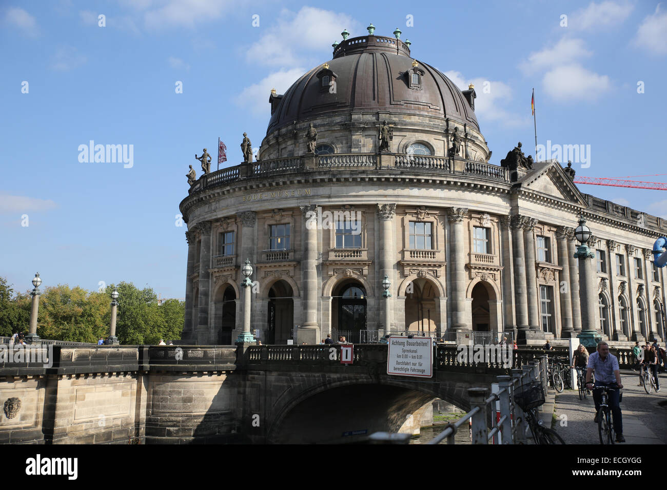 Bode-Museum vor blauem Himmel Museumsinsel berlin Stockfoto