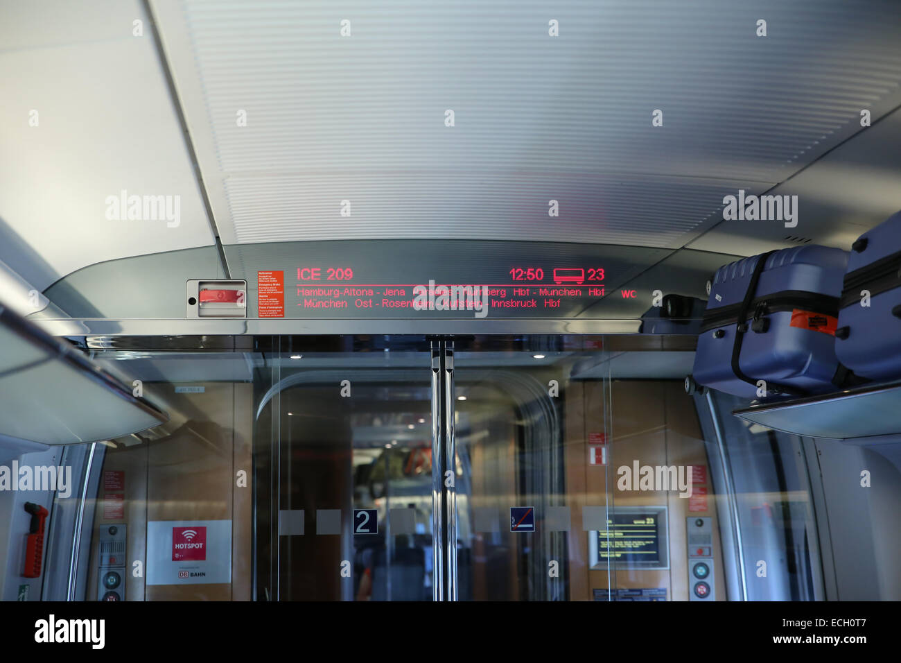 im Zug Routenfahrplan Stockfoto